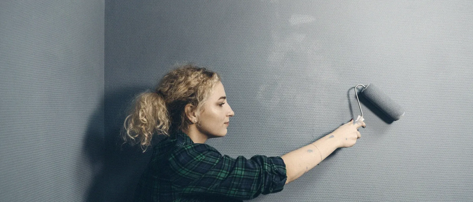 un mur repeint depuis plusieurs années : la vétusté de la peinture réduit ce qui peut être facturé au locataire